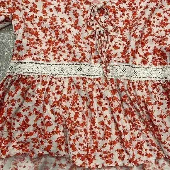 [XL]Maurice Tie Front Ditsy Floral Crochet V Neck  Blouse - Picture 3 of 9